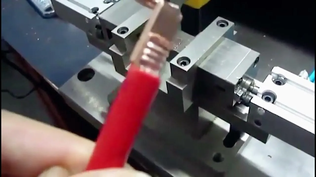 Ultrasonic metal welding — video thumbnail